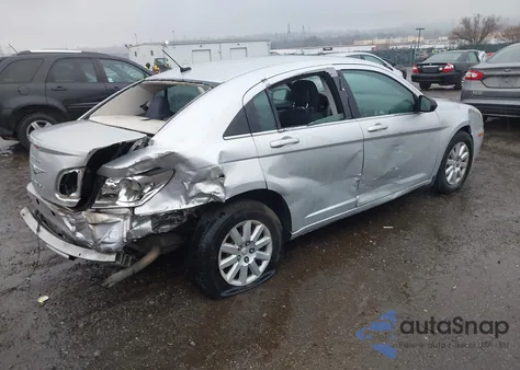 2010 Chrysler Sebring Touring z USA, uszkodzony, nr VIN 1C3CC4FB5AN128652